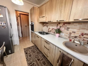 Se vinde apartament renovat si mobilat - imagine 2