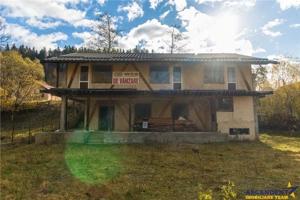 Proprietate autentica, stil traditional:Eco, cu parau pitoresc si vedere spectaculoasa, teren 900 mp