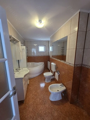 Inchiriez apartament  cu scara interioara si garaj - imagine 5