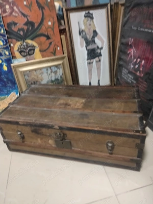 Vând cufăr interbelic  700 lei