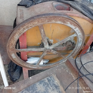 Vând moara de desfăcut porumb   