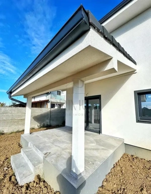 Duplex despartit prin camera tehnica - zona buna - finisaje premium - teren generos - imagine 6