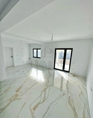 Duplex despartit prin camera tehnica - zona buna - finisaje premium - teren generos - imagine 2