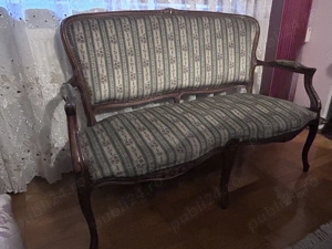 Vând Hol Rococo compus din canapea două locuri, două fotolii și o masuță.