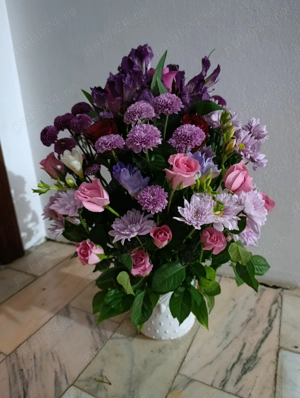 Petale de bucurie împletite in buchete și aranjamente florale ,unicat - imagine 4