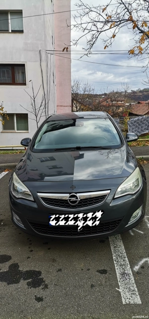 Opel Astra J Turbo din 2012 cu motor de 1.4 l și o putere de 140 CP