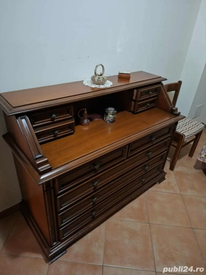 Comoda din lemn masiv