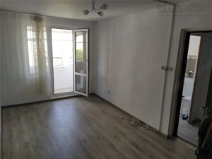 Garsoniera renovata, decomandata, cu balcon, Astra