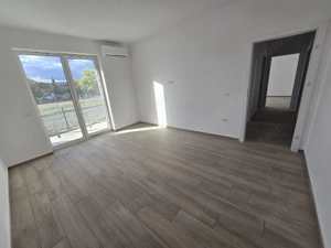 Etaj intermediar. Decomandat. Bucatarie inchisa. Langa ESO - imagine 4