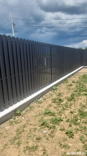 garduri din șipcă metalică plasă bordurată