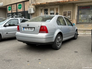 vand vw Bora avariat , bară fața ,aripa fata stanga si far stanga avariate . masina merge bine  .,..