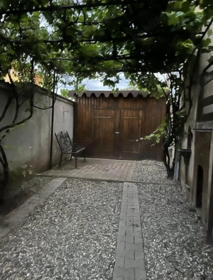 Apartament la casa, cu curte, central de inchiriat - imagine 7