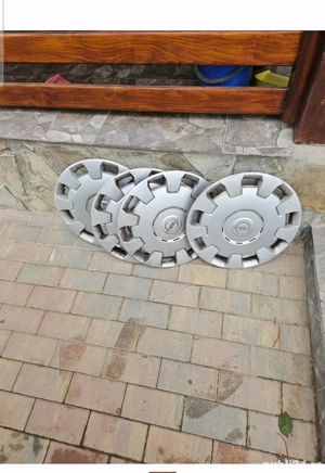 vând 2 roți jante +cauciucuri aproape noi jante 4 prezoane pe 15 cauciucurile de iarnă 185/65/15 - imagine 4