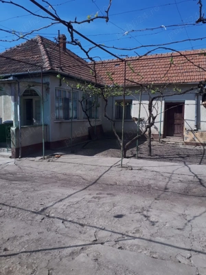 De vanzare casa la tara