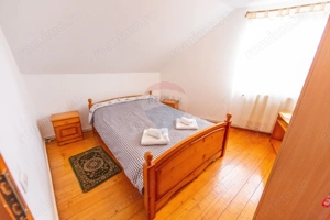 Casă spațioasă cu garaj dublu, foișor și curte amenajată - imagine 7