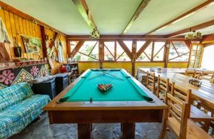 Casă spațioasă cu garaj dublu, foișor și curte amenajată - imagine 19