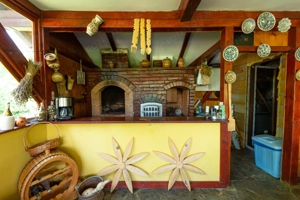 Casă spațioasă cu garaj dublu, foișor și curte amenajată - imagine 18