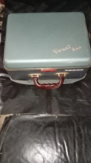 Magnetofon Tesla sonet duo pe tuburi catodice 