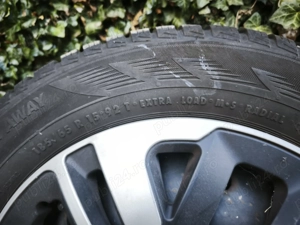 Vand roti cu anvelope de iarna 185/65R15 cu 4 gauri de fixare