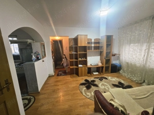Închiriez apartament cu 3 camere !