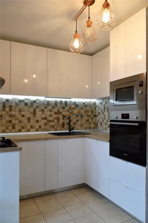 Apartament deosebit decomandat  3 camere zona Soarelui - imagine 3