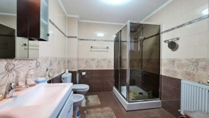 Casă modernă cu 5 camere și 5 băi   eleganță și confort în inima stațiunii Predeal - imagine 3