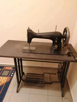 Masina de cusut hamuri Singer.