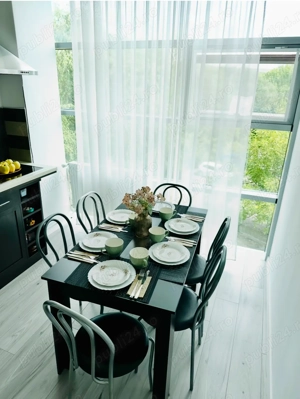 Persoan  fizica Închiriez  apartament 3 dormitoare 