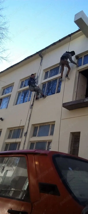 Echipa de meseriasi interior exterior 