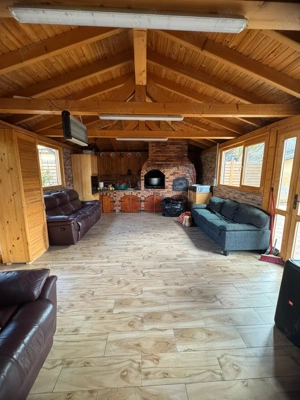 Casă de vânzare + 2 spații comerciale funcționale + foișor acoperit - imagine 8