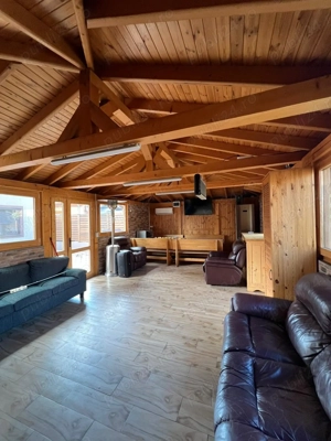 Casă de vânzare + 2 spații comerciale funcționale + foișor acoperit - imagine 9