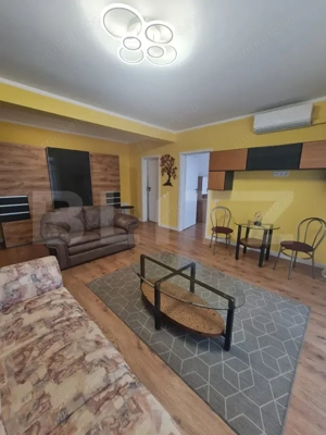 Apartament semidecomandat, 52,5 mp utili, lift, boxa, garaj dublu, zona Terra
