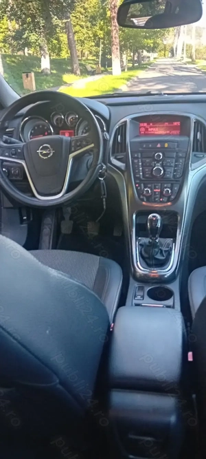 Opel Astra J 1.4benzină 140Cp 2011 - imagine 4