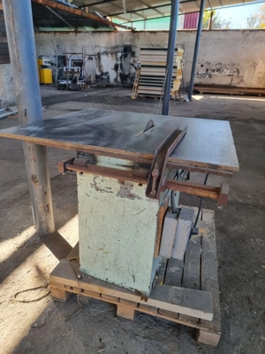 Vînd masa circular solidă 120x110  cu motor electric de 2kw 