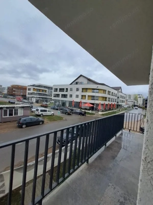 Apartament de vanzare, super luminos, etaj 1, in Tractorul - imagine 3