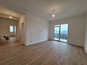 Aproape de Mega Image. Gradina de 53 mp. 