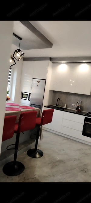 Casa de vânzare in zona centrala  - imagine 3