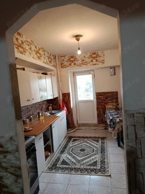 închiriez apartament cu 3 camere pe str.panselutelor ap 18  etaj 1 - imagine 3