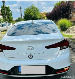 Masina Hyundai Elantra  - imagine 5