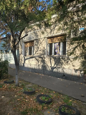 Vand casa ultrac Zona mag Crisul, SC 200 mp, teren 242mp,front stradal mare ,intrare auto, inc oras