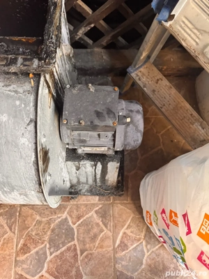 Vând hota profesională completă 