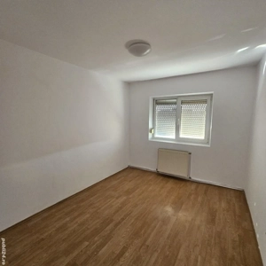 Vand apartament 3 camere D. in Târgu Frumos - imagine 2