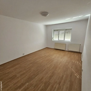 Vand apartament 3 camere D. in Târgu Frumos
