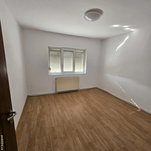 Vand apartament 3 camere D. in Târgu Frumos - imagine 3