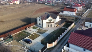 Casă / Vilă deosebită în Golești S+P+1
