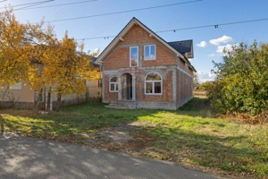 Casă la roșu cu teren generos, 500 mp, situată pe strada Ostașului - imagine 3