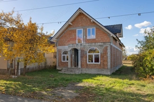 Casă la roșu cu teren generos, 500 mp, situată pe strada Ostașului