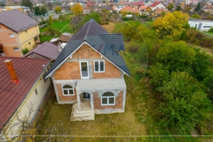 Casă la roșu cu teren generos, 500 mp, situată pe strada Ostașului - imagine 15