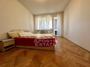 Apartament cu 3 camere, bloc cu lift, zona Sagului - imagine 2