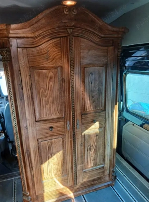 Dulap deosebit foarte vechi cu safe + cutie pentru chei + compartiment secret